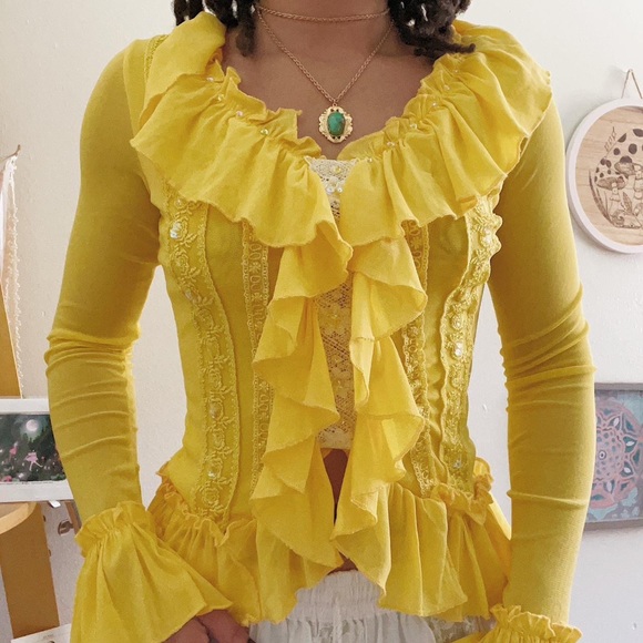 yellow ruffle top ๐ - Picture 2 of 4